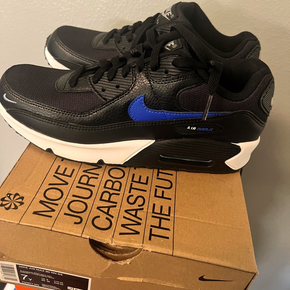 BOYS- Nike